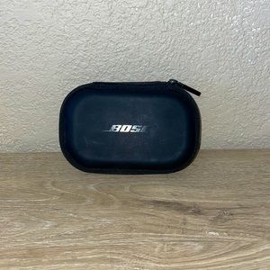 Bose headphone charging case